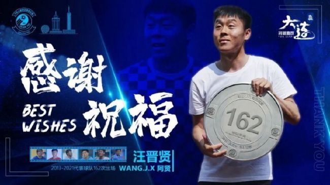 这对“度假情侣”在约会一年多后悄悄订婚，特纳在圣诞节期间单膝跪地求婚，他们计划在新年夜与家人和朋友一起庆祝。