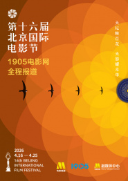 为了博得女儿欢心，强森特意邀请Tia的偶像杰森·莫玛视频通话，为她庆生，还连发贴文分享女儿的“迷妹”行为。