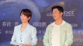 接受专访时，高圆圆坦言这一角色充满挑战，但得益于与导演刘江、老搭档张鲁一的默契合作，最终她勇敢接演。