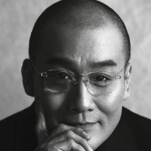 所以，与其追问“动作片是否又行了”，不如说，市场正在用实打实的票房和口碑告诉我们：观众从未真正抛弃动作电影，只是对它提出了更高的要求——既要打得酣畅淋漓，故事也要讲得过瘾动人，在传承与创新中寻找和当下观众的共鸣。